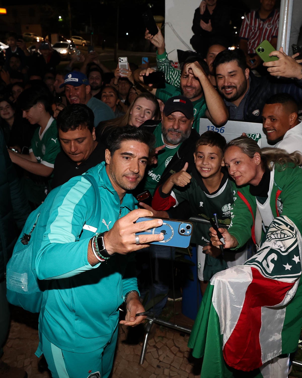 Palmeiras é recebido com festa em Londrina para jogo da Copa do Brasil