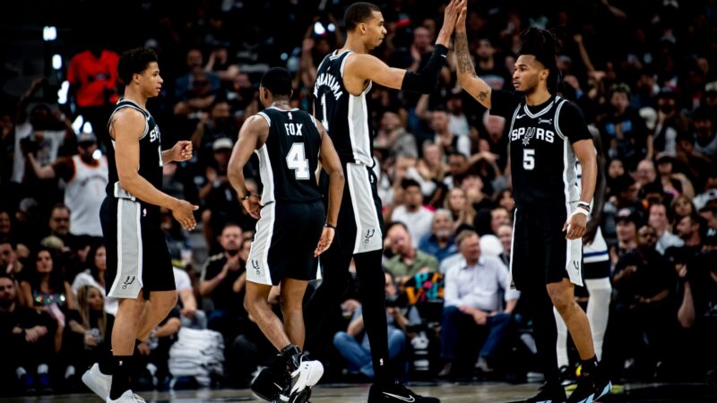 NBA: Wemby brilha após expulsão, Spurs dominam os Wolves e ficam a um passo da final da Oeste
