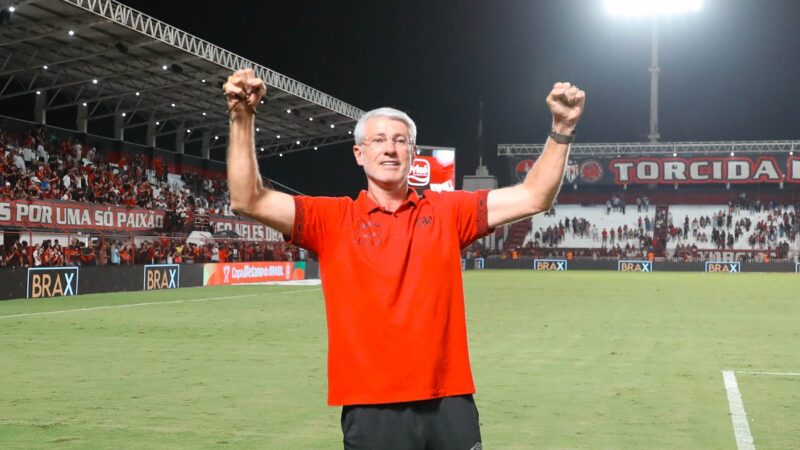 Odair celebra classificação do Athletico, mas reconhece atuação ruim: “Muitos erros”