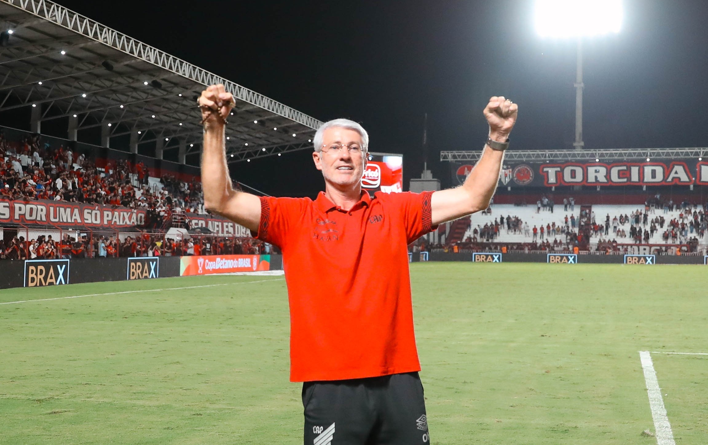 Odair celebra classificação do Athletico, mas reconhece atuação ruim: “Muitos erros”