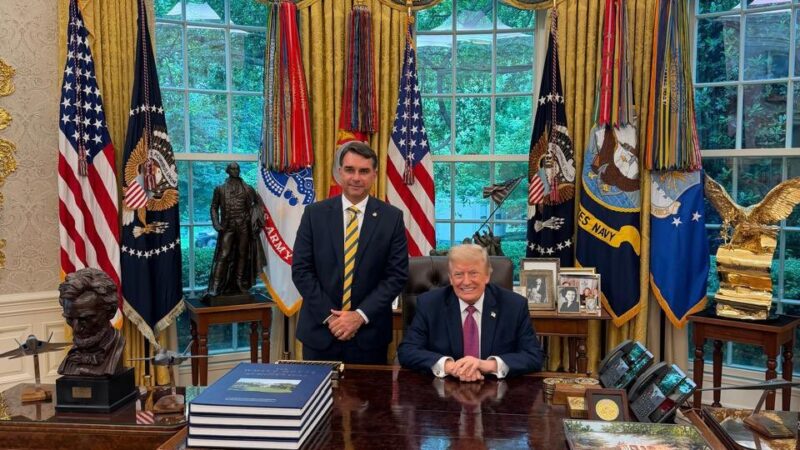 Flávio Bolsonaro diz que pediu a Trump para classificar PCC e CV como grupos terroristas