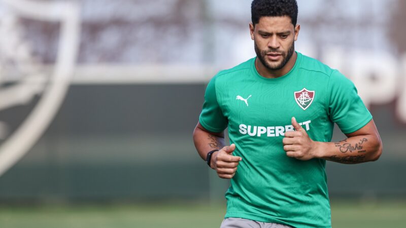 Hulk participa de primeiro treino pelo Fluminense