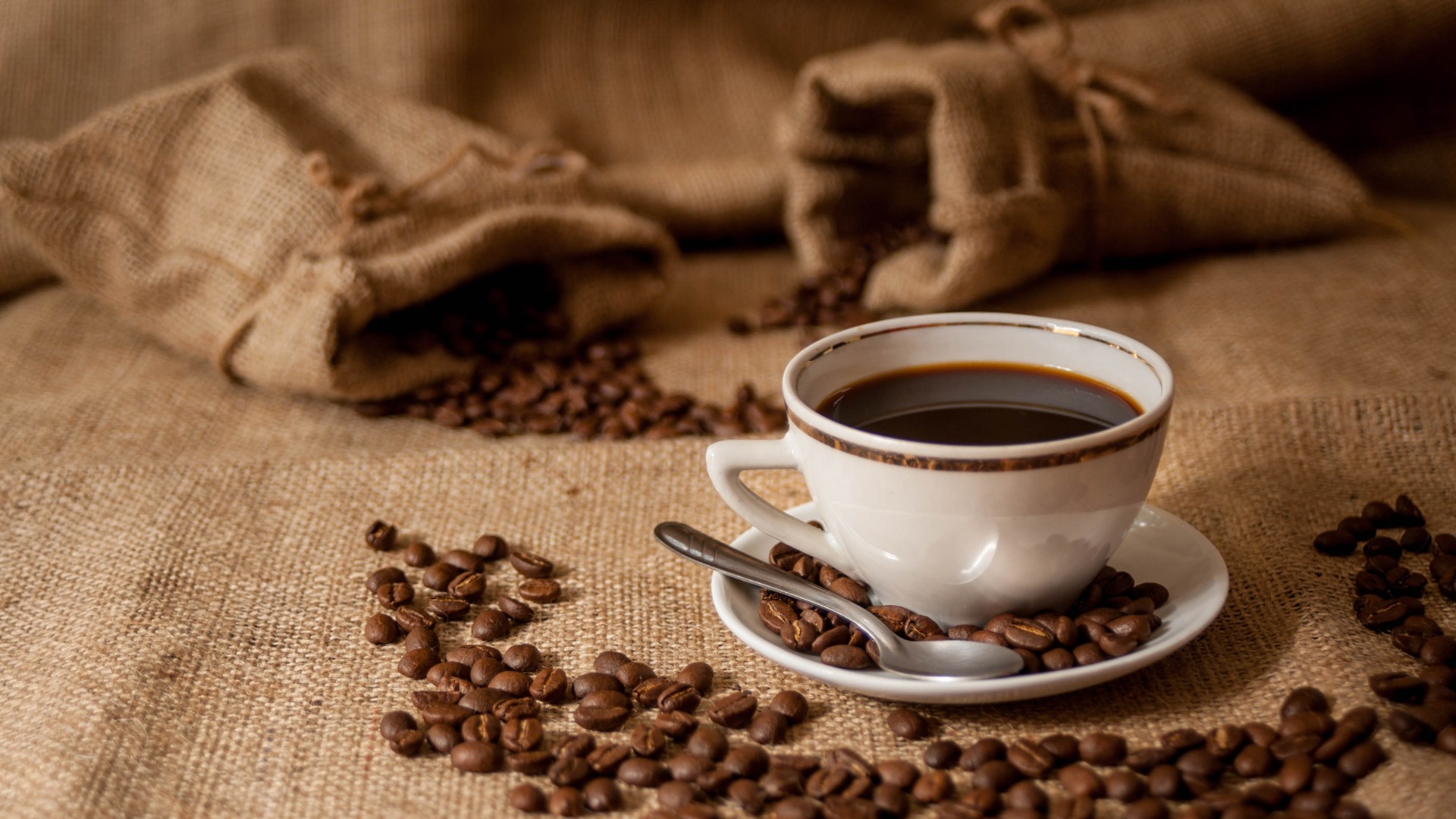 Preços do café tradicional e gourmet caem, mas descafeinado e especial sobem mais de 15% em abril