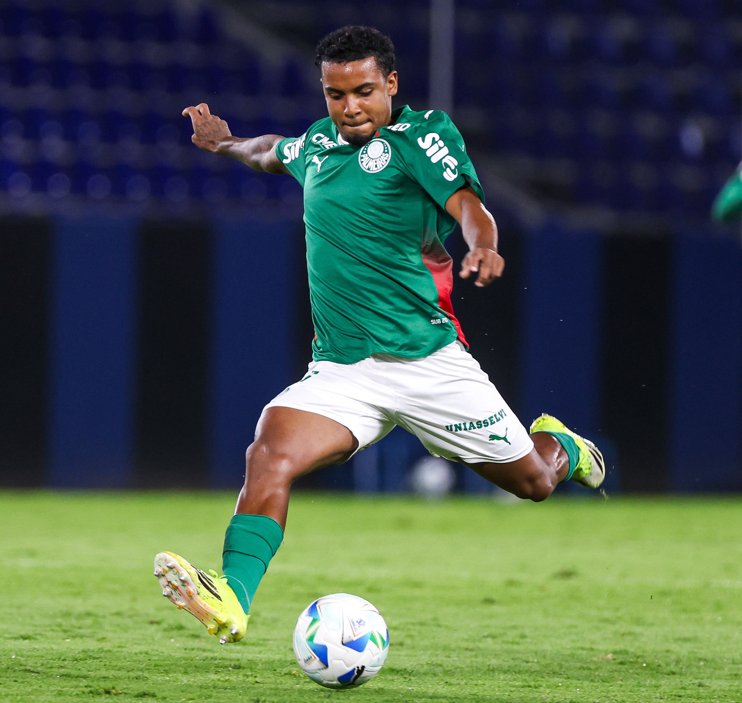Coutinho vira motor do Palmeiras no Brasileiro sub-20, recebe sondagens e tem futuro indefinido