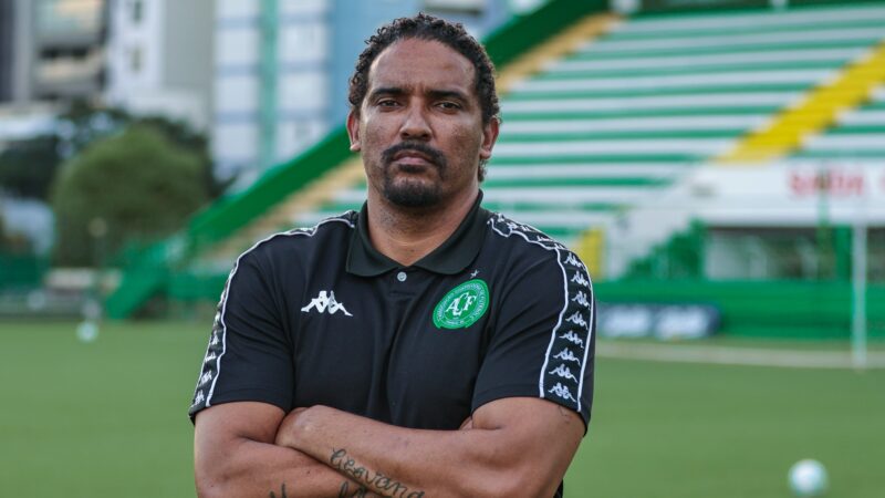 Executivo da Chapecoense critica e desafia arbitragem do jogo contra o Cruzeiro