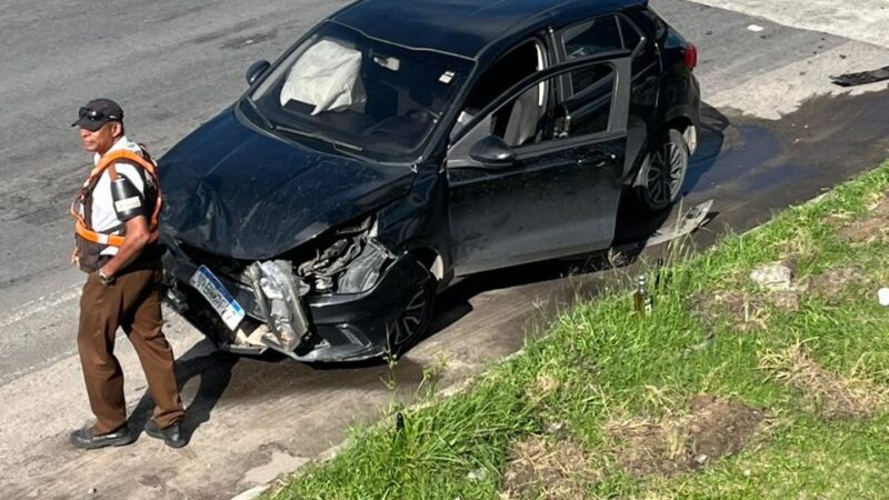 Jogador do Bahia se envolve em acidente de carro a caminho do CT