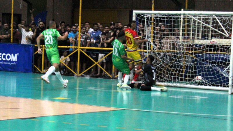 Léo Maluco marca duas vez, Cabrobó vence Casa Nova e abre vantagem na semifinal da Divisão Especial