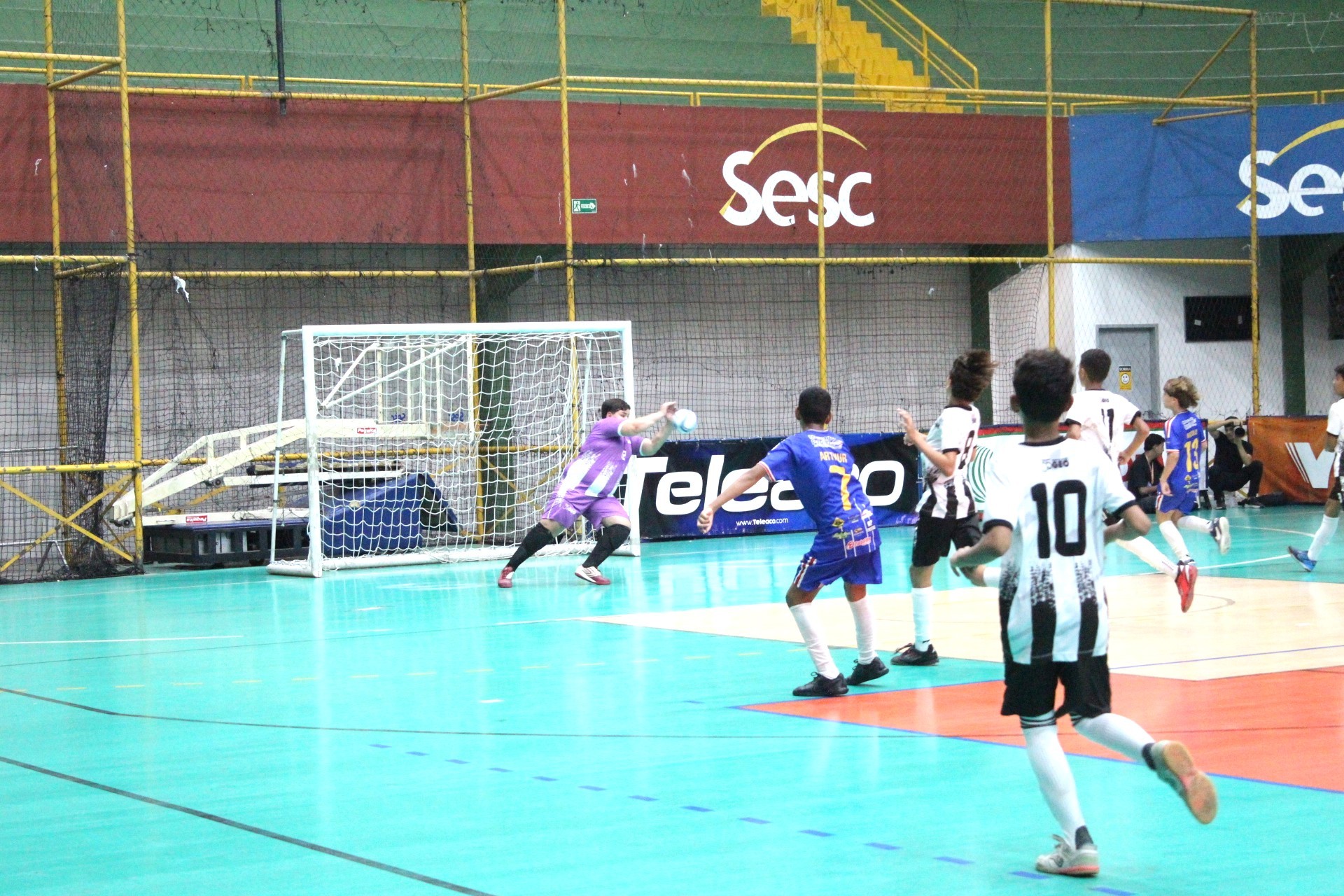 Escola Manoel Marinho e Colégio Castro Alves estão na final do Sub-12 da Copa TV Grande Rio de Futsal