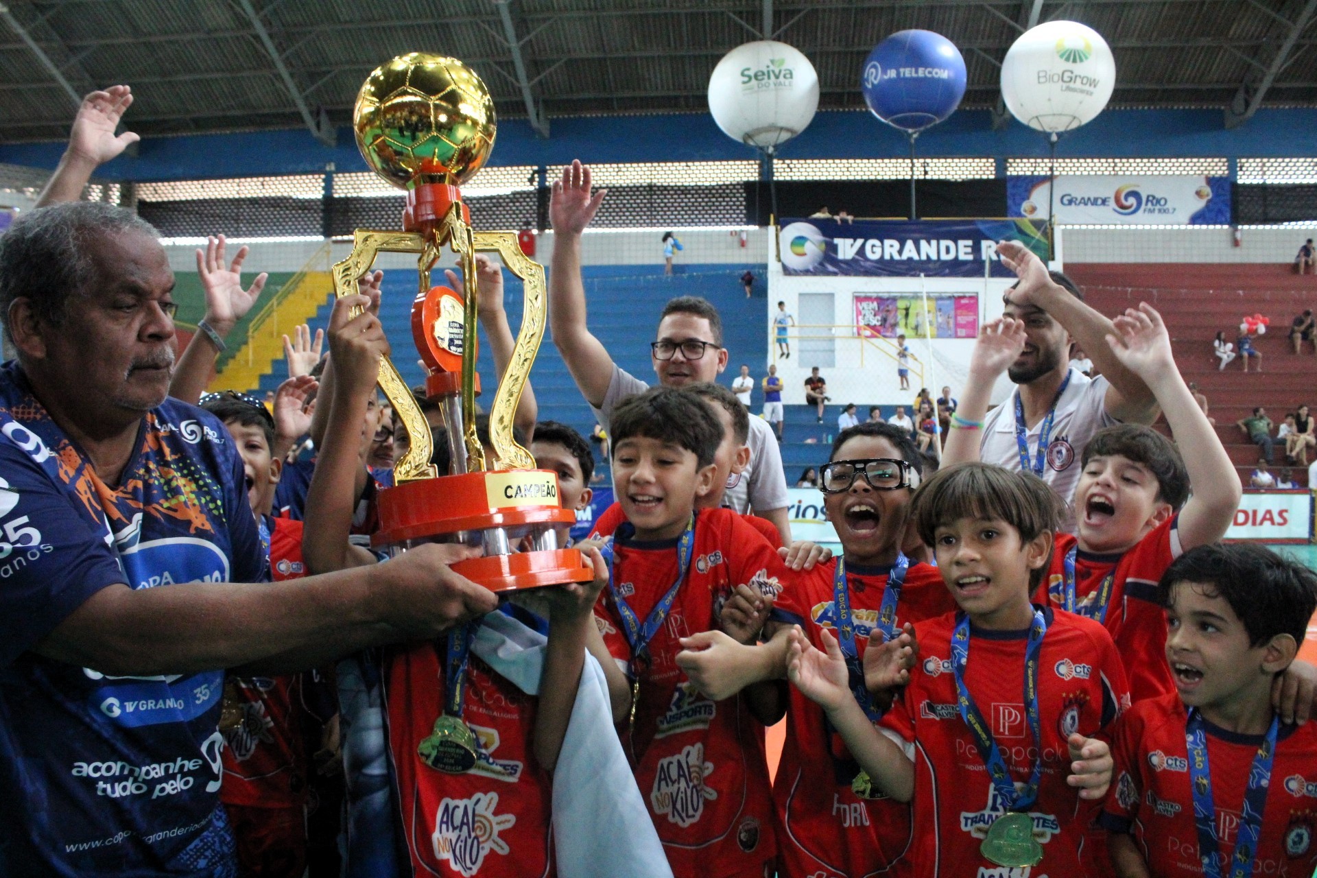 Colégio Castro Alves goleia e é campeão Sub-10 da Copa TV Grande Rio de Futsal