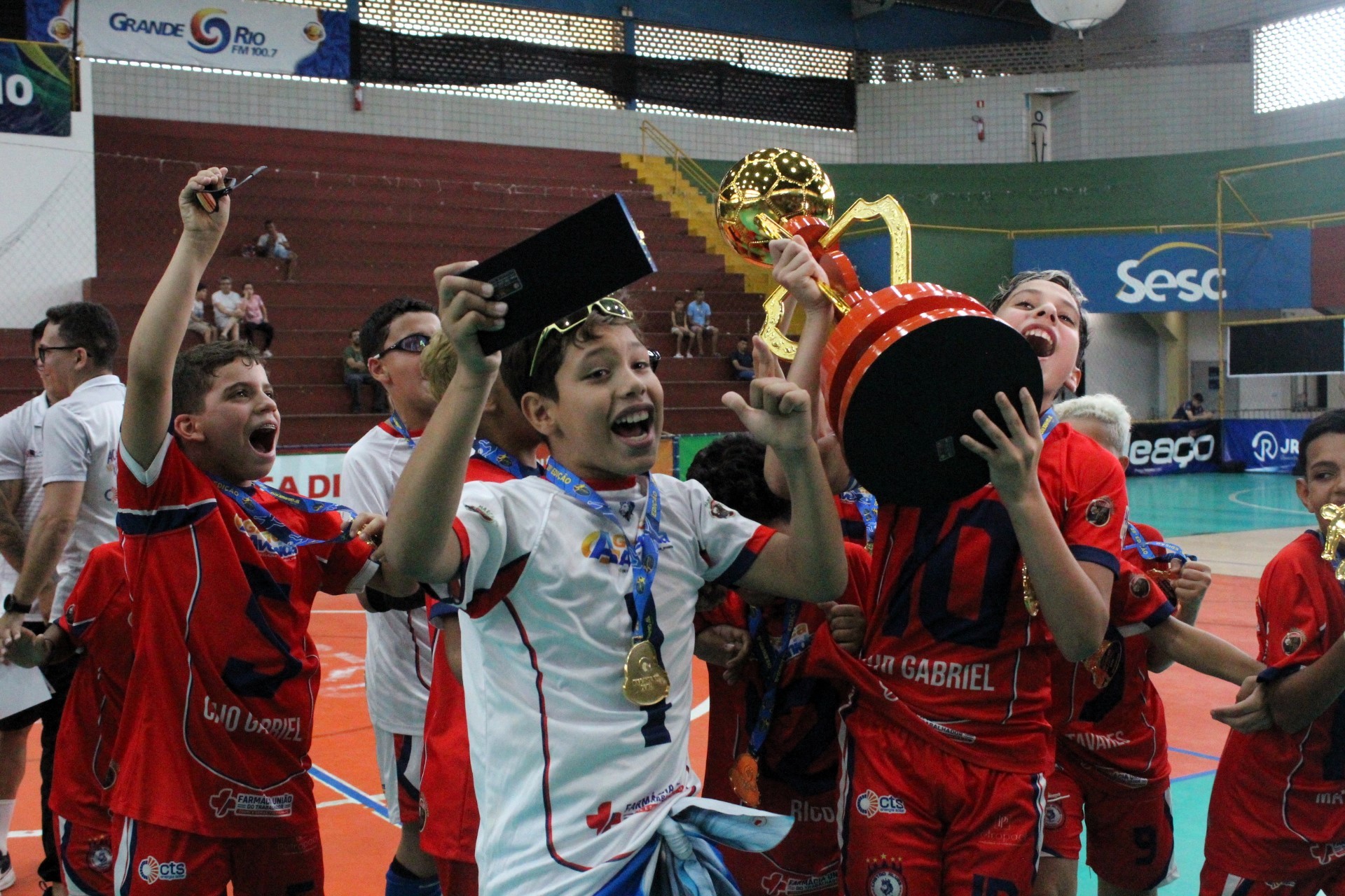Castro Alves goleia e conquista o bicampeonato Sub-12 da Copa TV Grande Rio de Futsal