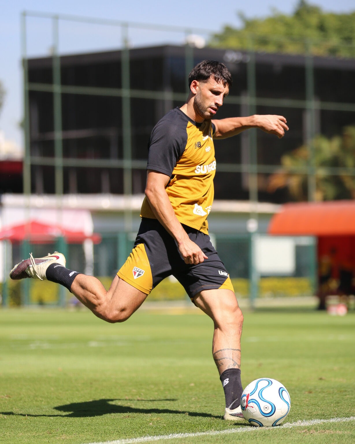 Escalação do São Paulo: time faz último treino antes de viagem para o Chile; veja como foi