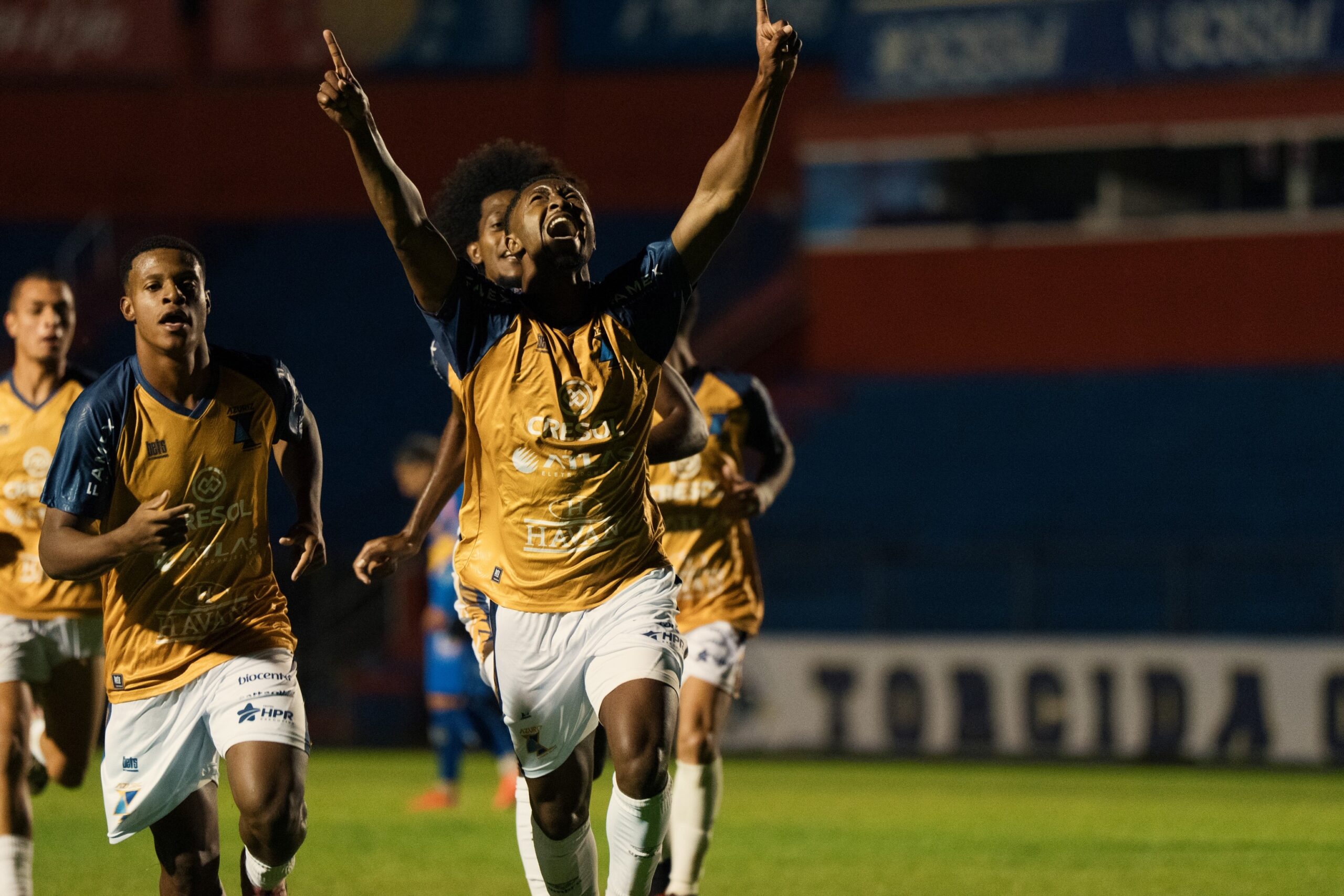 Azuriz bate o São Joseense e vence a primeira na Série D