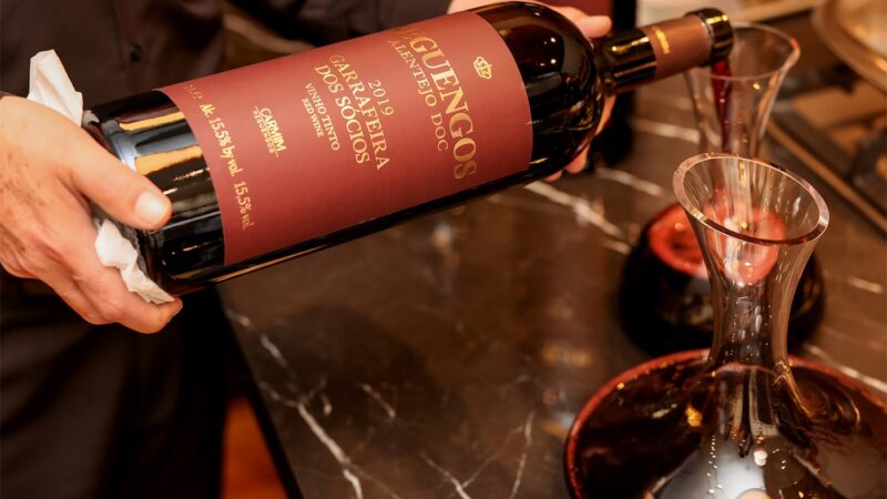 Consumo de vinho no Brasil bate recorde em 2025 e avança na contramão do mercado global