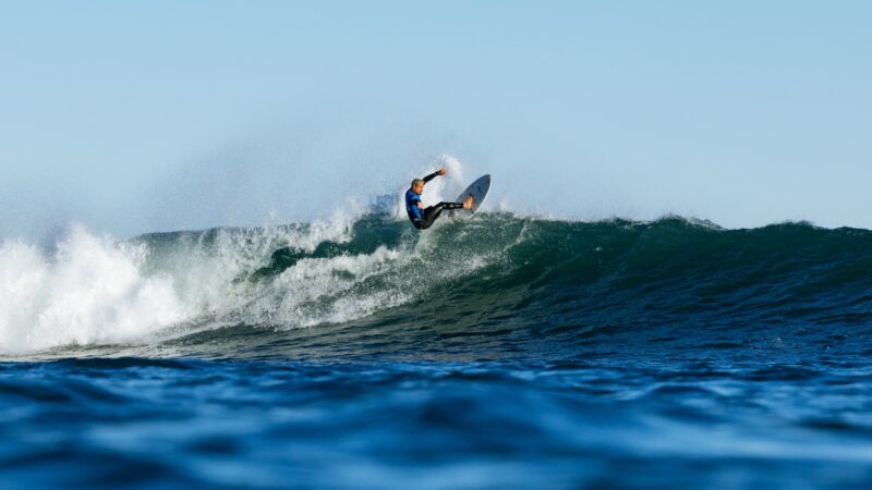 Com festival de aéreos, Italo Ferreira é campeão em Raglan e assume ponta do ranking da WSL