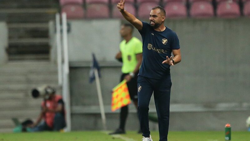 Retrô demite técnico Jamesson Andrade