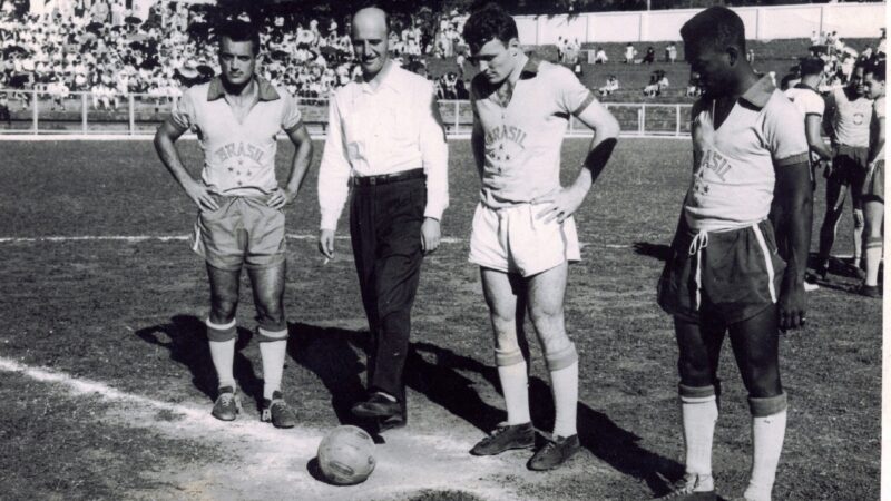 Concentração da Seleção em 1958 teve coletivo lotado, águas termais e pescaria de Pelé e Garrincha