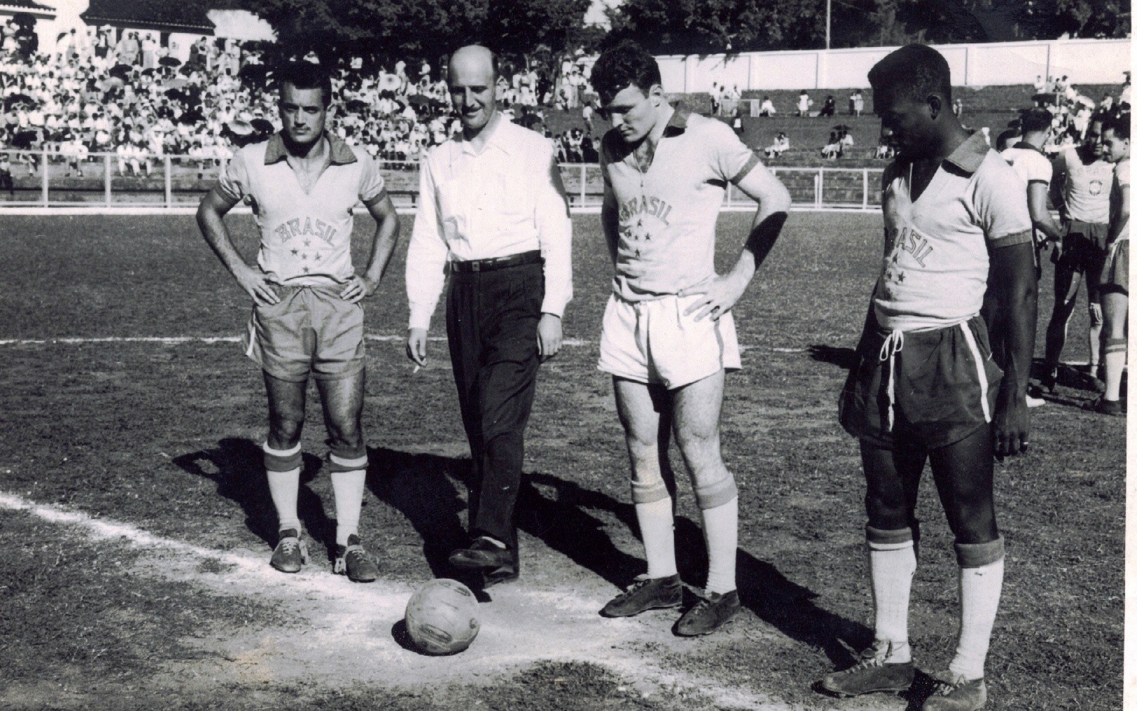 Concentração da Seleção em 1958 teve coletivo lotado, águas termais e pescaria de Pelé e Garrincha
