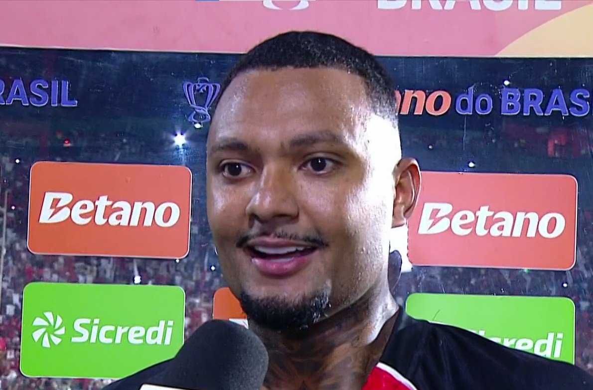 Autor de gol da classificação do Vitória contra o Flamengo explica fator Barradão e celebra: “Alívio”