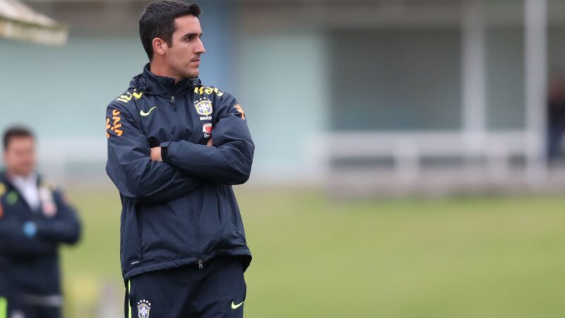 Técnico da Seleção Sub-20, Paulo Victor recebe homenagem em despedida do América-MEX