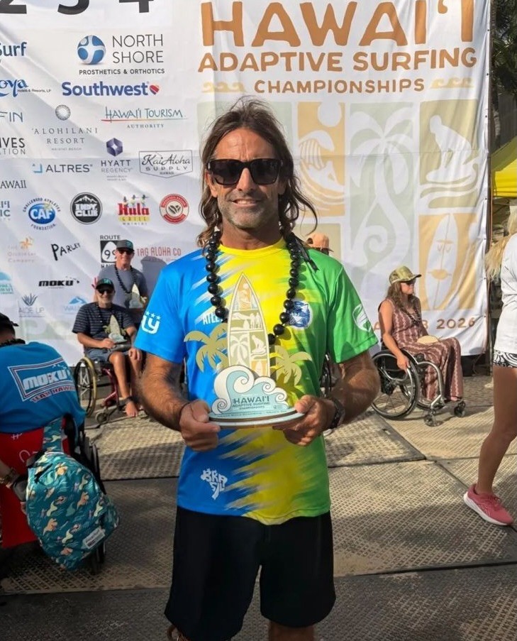 Luciano Nem vence a segunda etapa do Circuito Mundial de Parasurf no Havaí