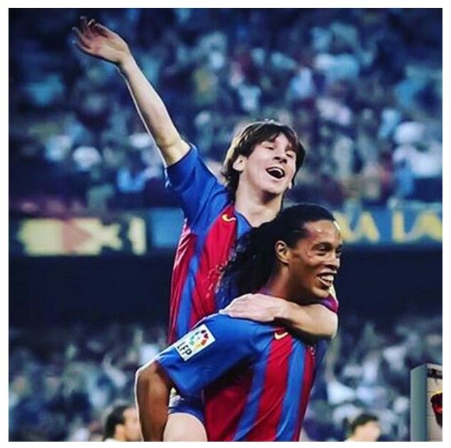 Messi, Ronaldinho Gaúcho e Luis Enrique comemoram título espanhol do Barcelona