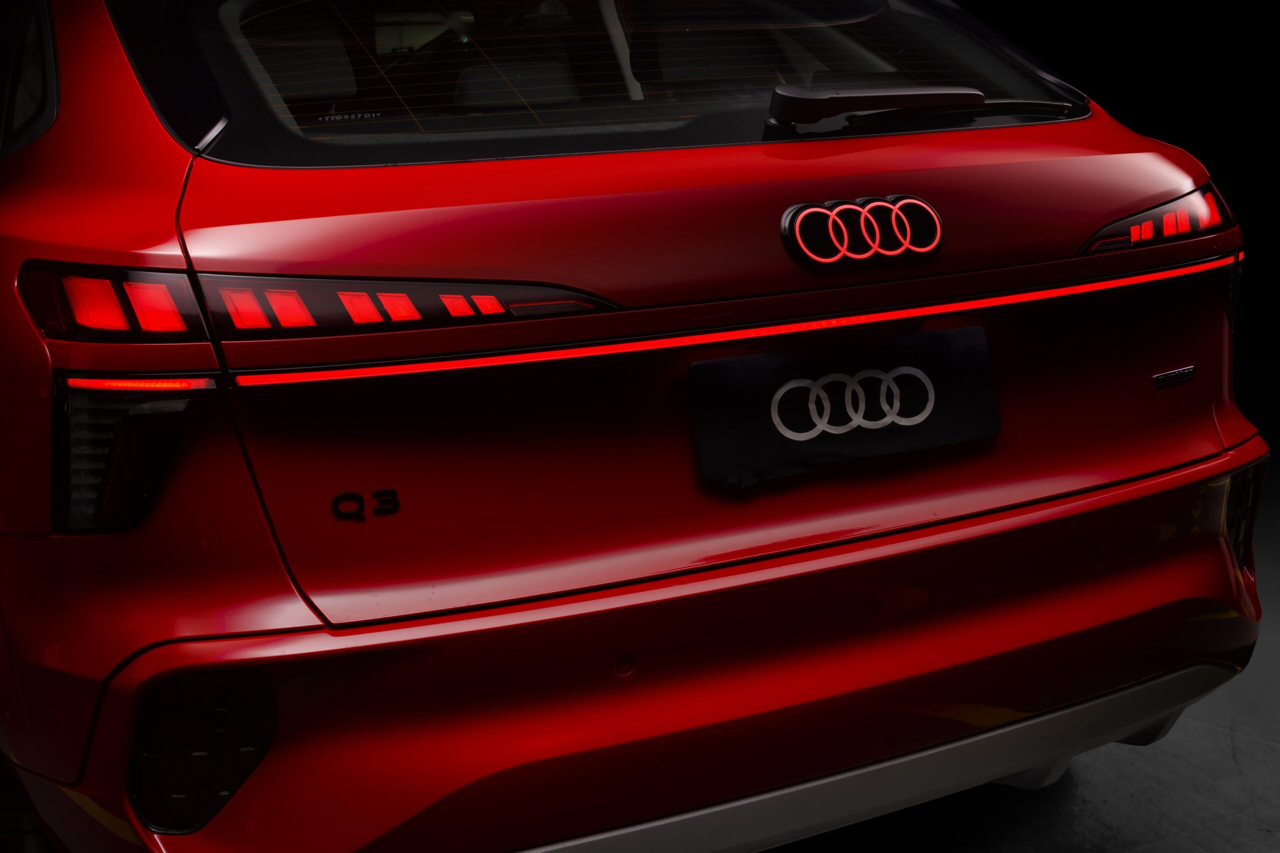 Audi Q3 evolui para enfrentar BMW e Mercedes, mas fica devendo em tecnologia; veja o teste