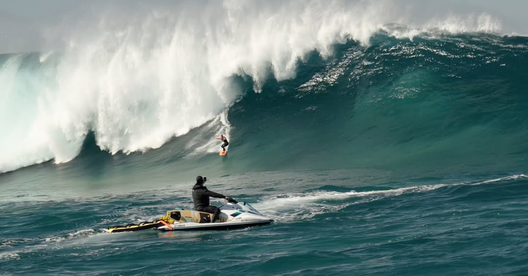 Michaela Fregonese quebra recorde com maior onda surfada por uma mulher no Brasil; veja