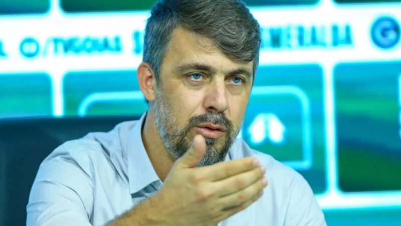 Diretor banca Daniel Paulista após goleada e pede apoio da torcida do Goiás