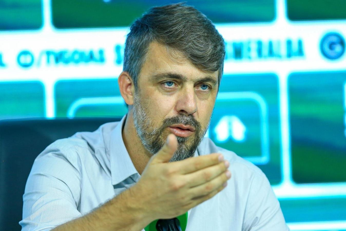 Diretor banca Daniel Paulista após goleada e pede apoio da torcida do Goiás