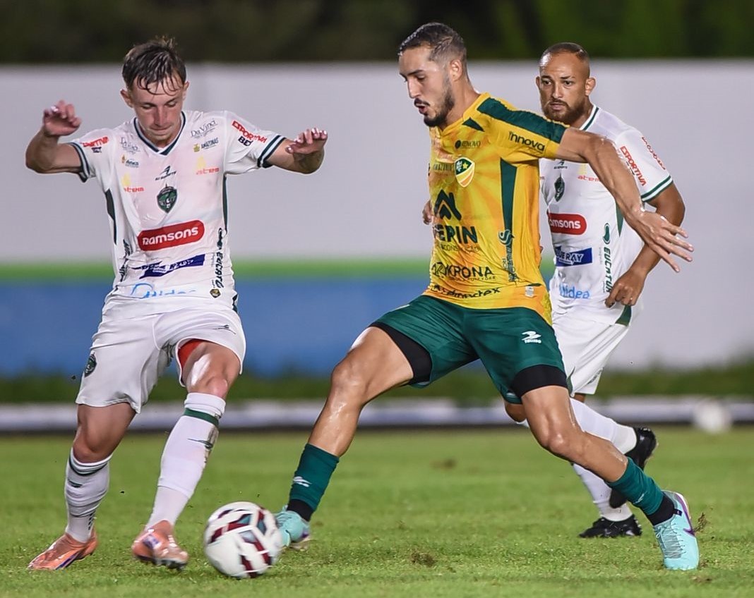 Monte Roraima abre 2 a 0, mas cede empate para o Manaus pela Série D