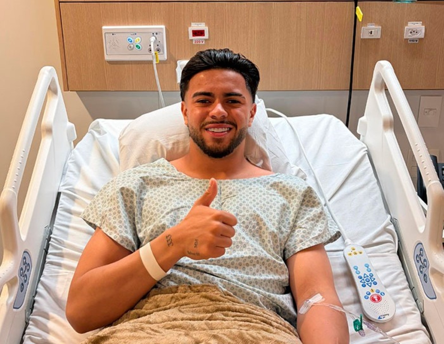 Goleiro do Athletico, Mycael passa por cirurgia na perna; saiba detalhes