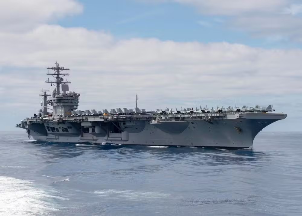 EUA anunciam chegada de porta-aviões USS Nimitz à região do Caribe no mesmo dia do indiciamento de Raúl Castro