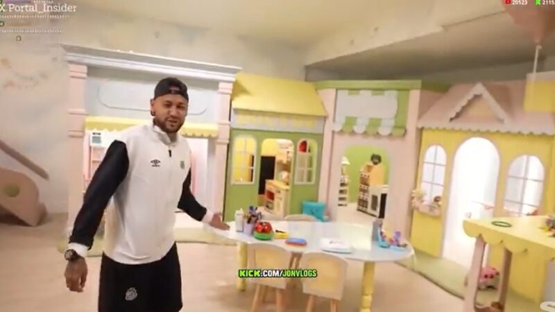 Coleção de motos, Ferrari e brinquedoteca gigante: Neymar abre mansão em Santos