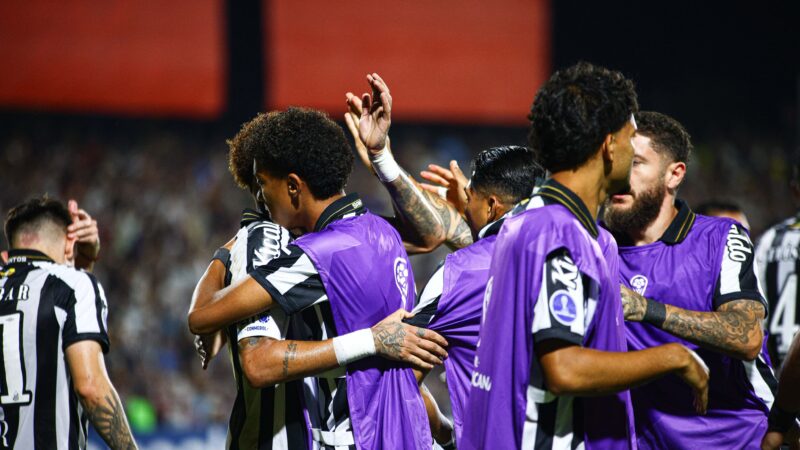 Neymar pede desculpas a Robinho Jr. por briga em treino do Santos: “Acabei me excedendo”
