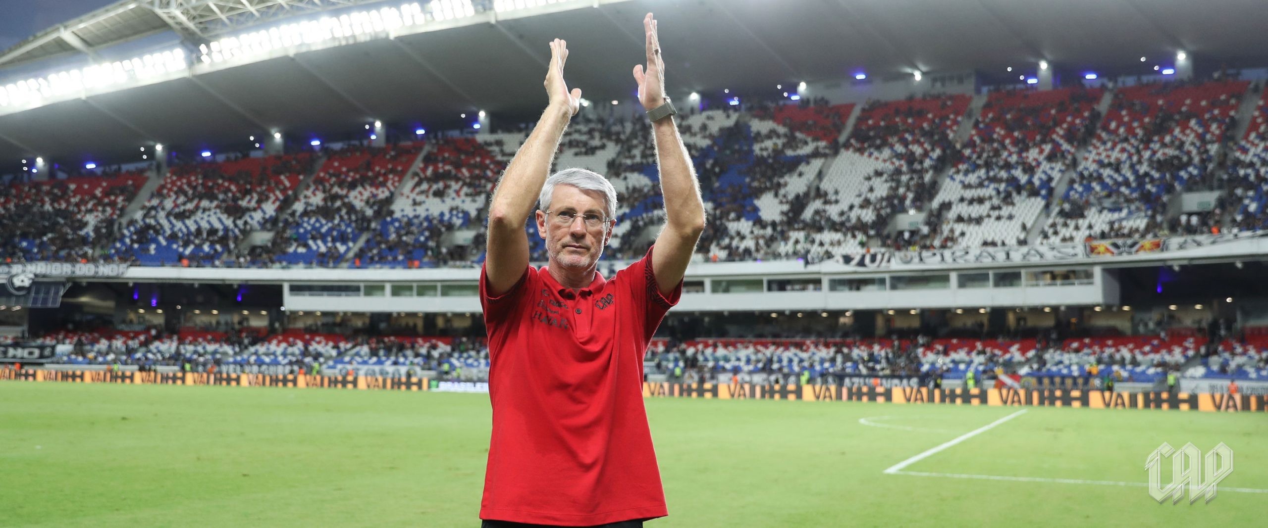 Odair avalia vitória do Athletico, elogia Viveros, mas não espera atacante na Copa: “Poderia ir”
