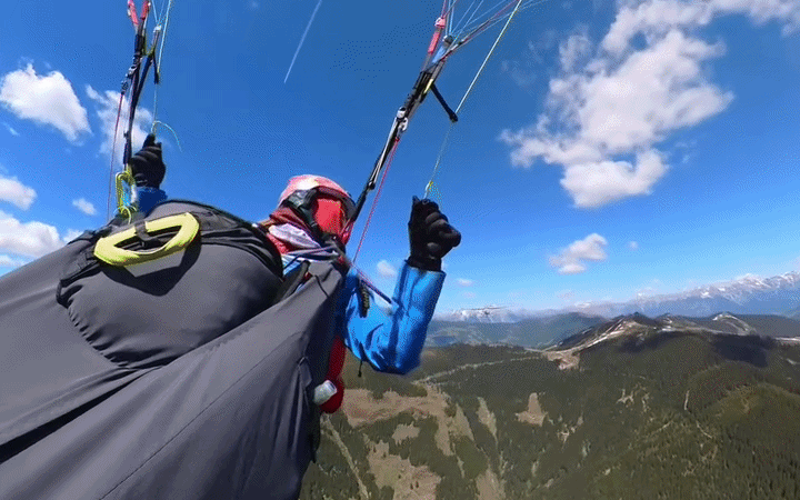 Parapente é atingido por avião em pleno voo e VÍDEO do acidente viraliza nas redes sociais