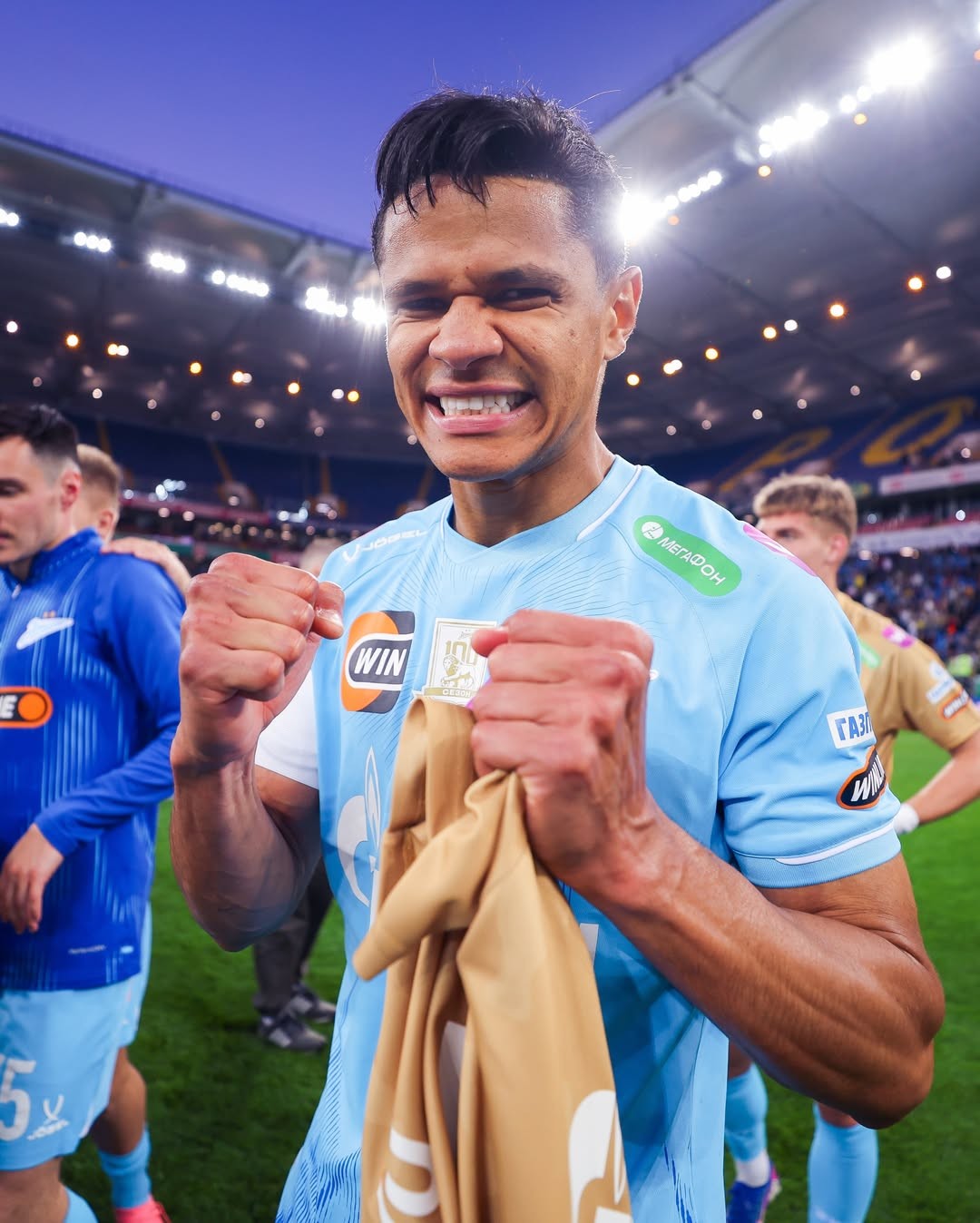 Douglas Santos é hexacampeão russo com o Zenit na véspera de convocação: “Felicidade enorme”