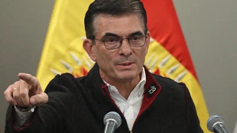 Presidente da Bolívia reduz seu salário em 50% em meio a protestos no país