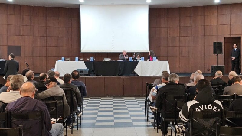 Conselheiros do Corinthians dizem “sim” à possibilidade de reeleição de Stabile e vetam SAF