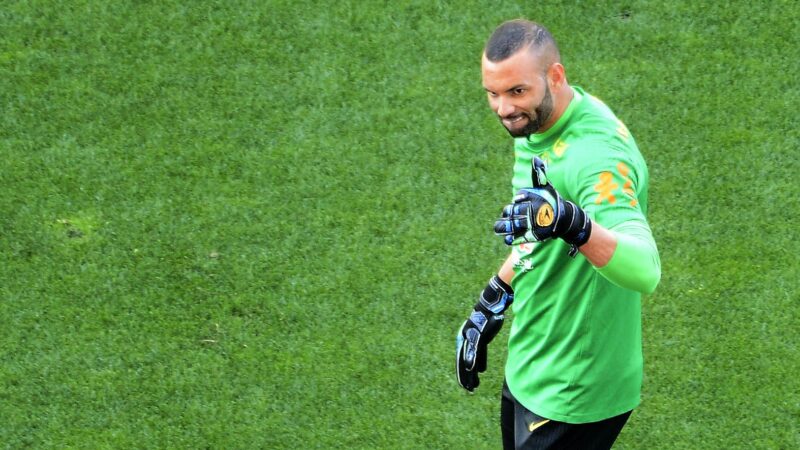 Enquete: Weverton deve ser o goleiro titular do Brasil no início da Copa do Mundo?