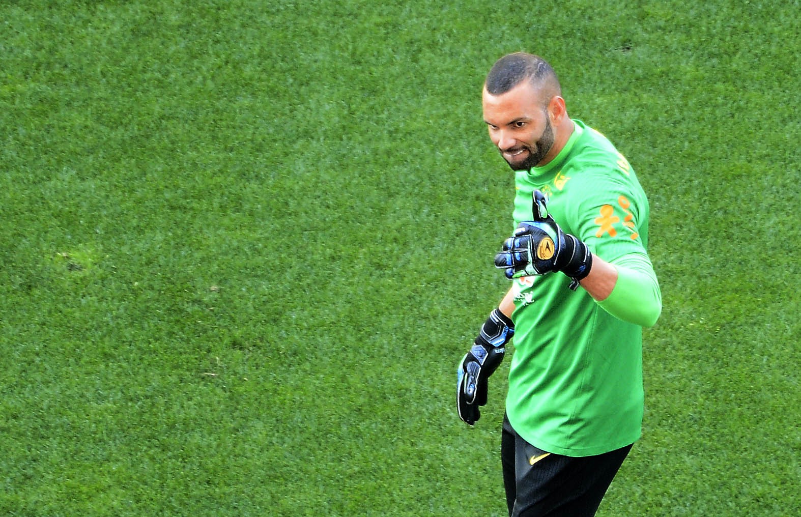 Enquete: Weverton deve ser o goleiro titular do Brasil no início da Copa do Mundo?