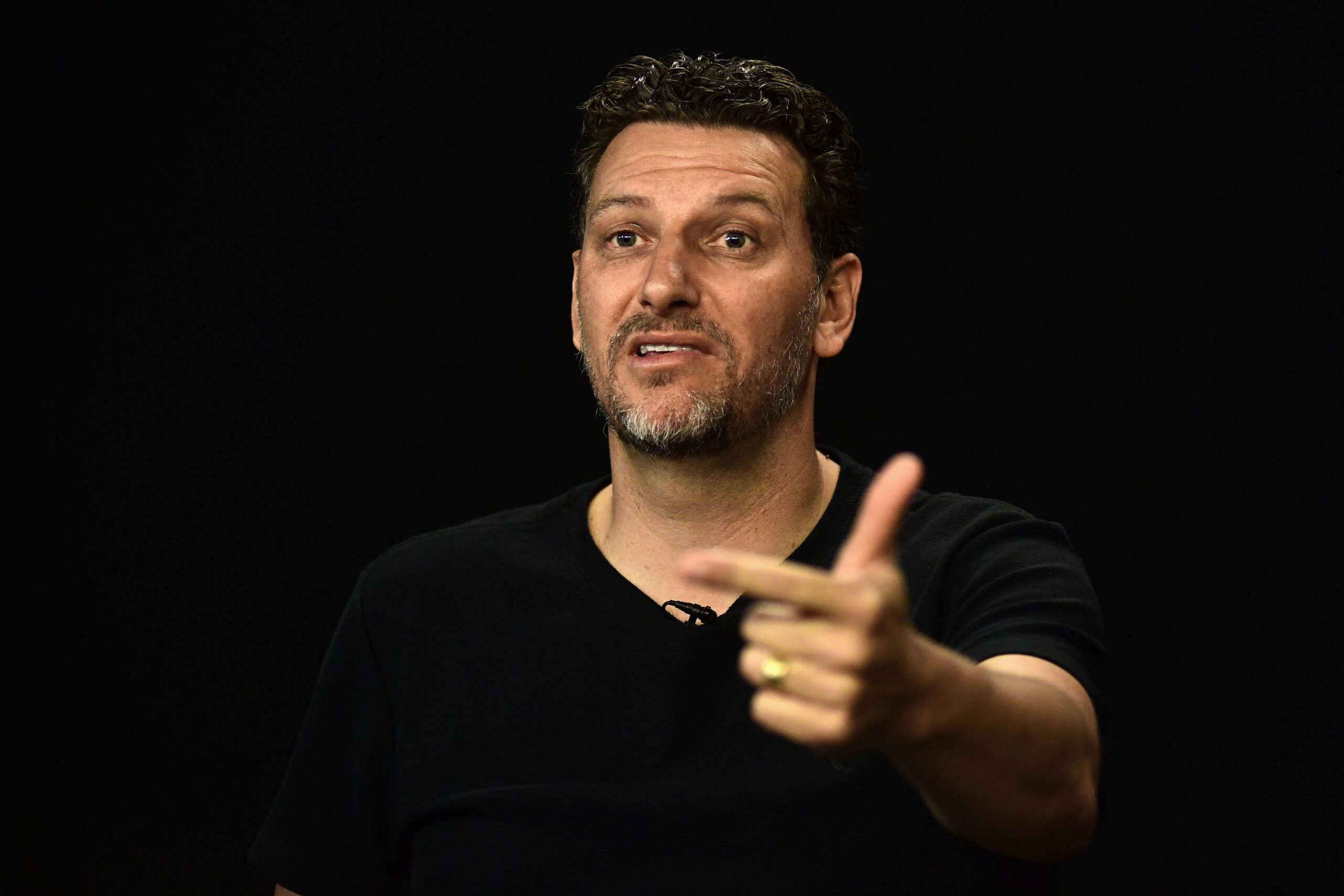 Elano detalha desafios na base do Santos, revela visita a Robinho e diz: “Neymar não está feliz”