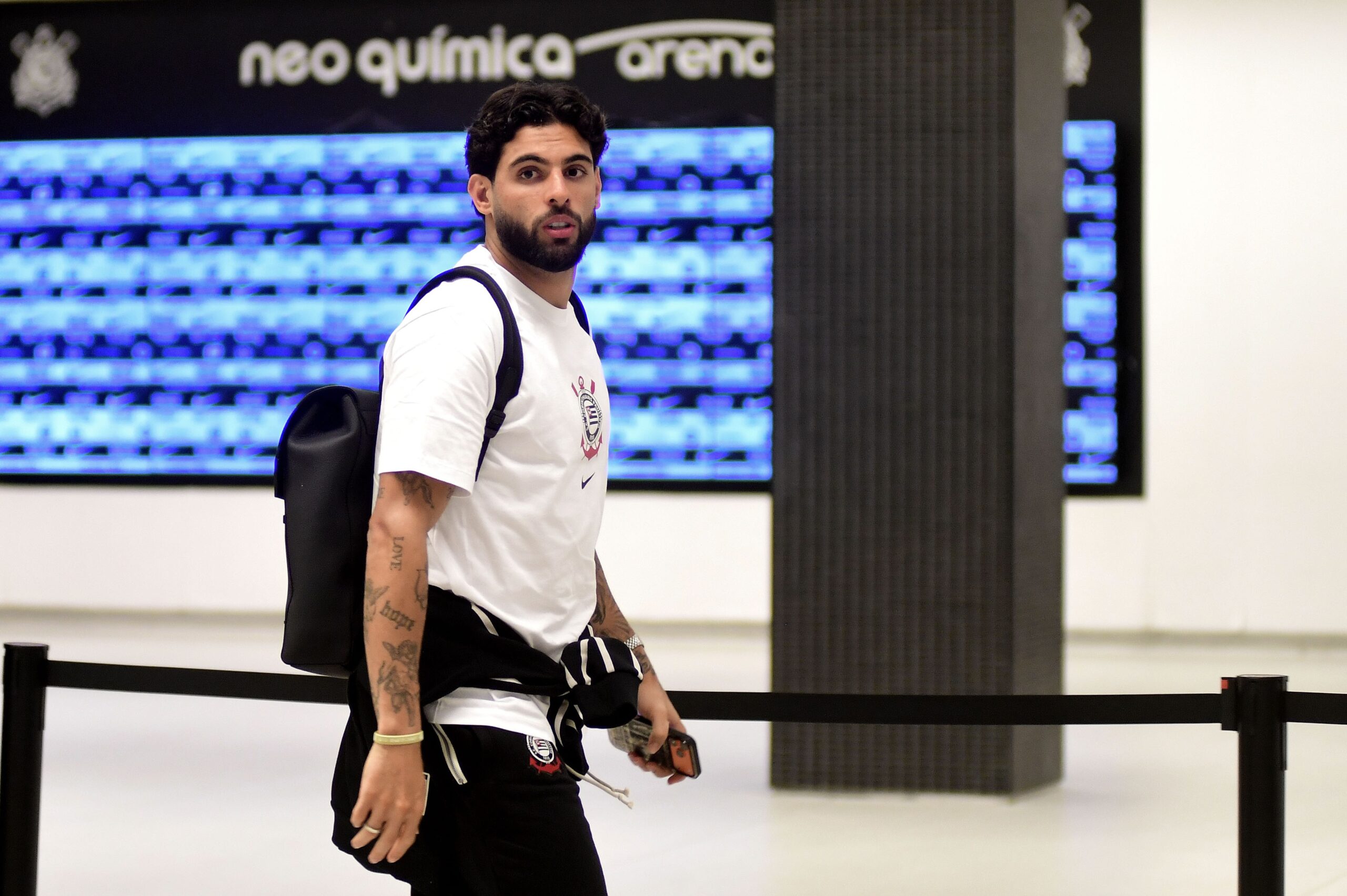 Vaiado, Yuri Alberto recebe apoio de Diniz no Corinthians: “Vai sair mais forte”