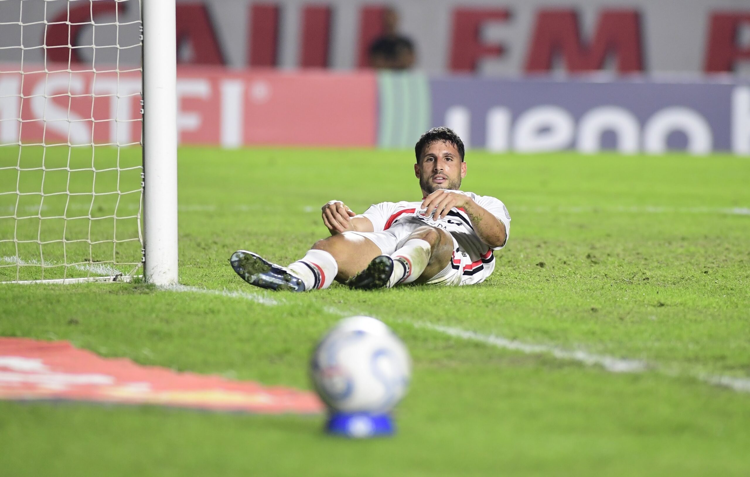 Calleri chega a dez jogos de jejum, mas ganha apoio de Dorival no São Paulo: “Não tem que se preocupar”