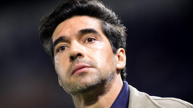Abel, sobre Paulinho no Palmeiras: “Tem qualidade diferente, mas não podemos utilizar mais”