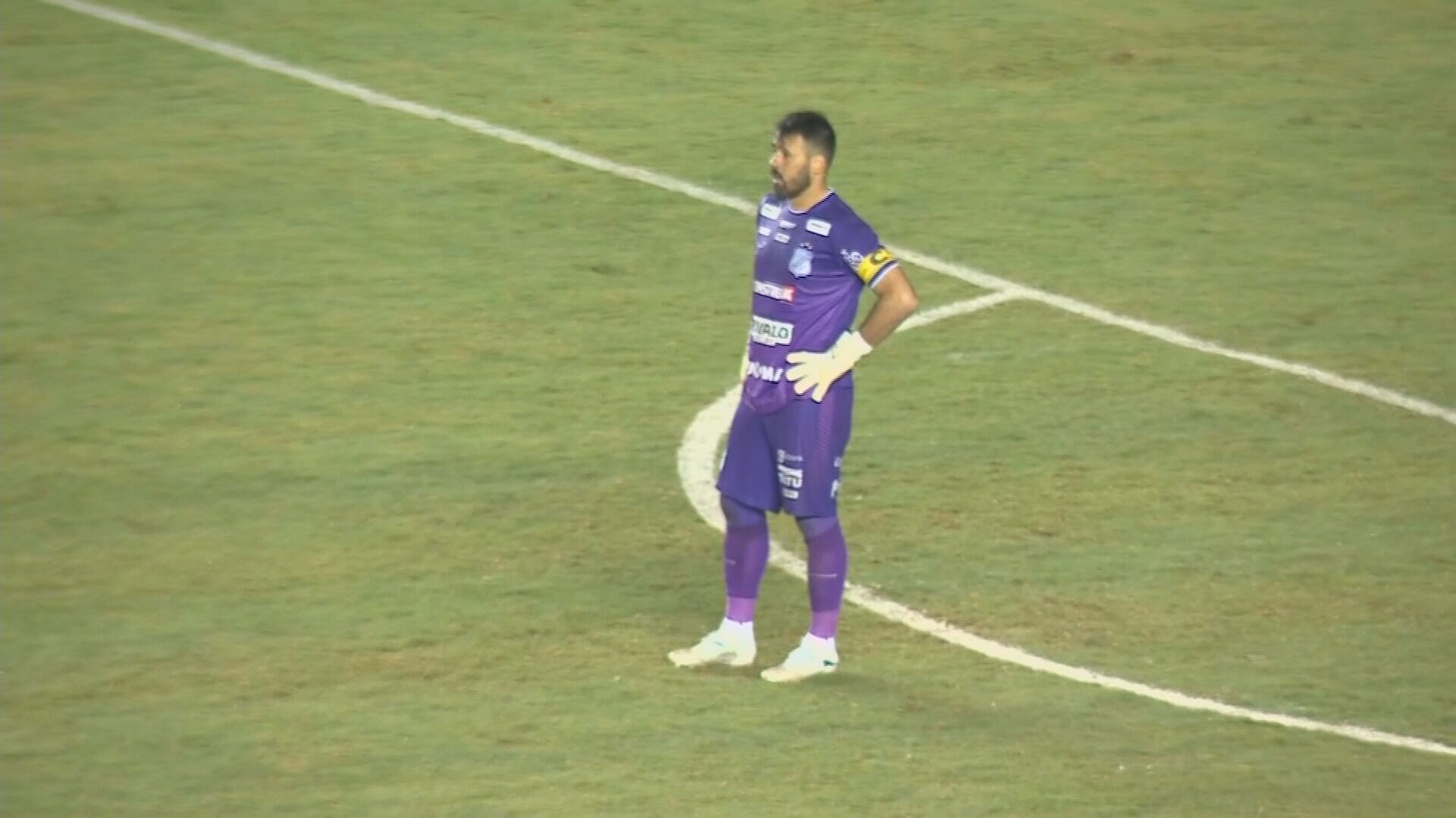 Torcida do Santa agradece a goleiro rival por vitória na Série C: “O nome do meu filho vai ser Saulo”