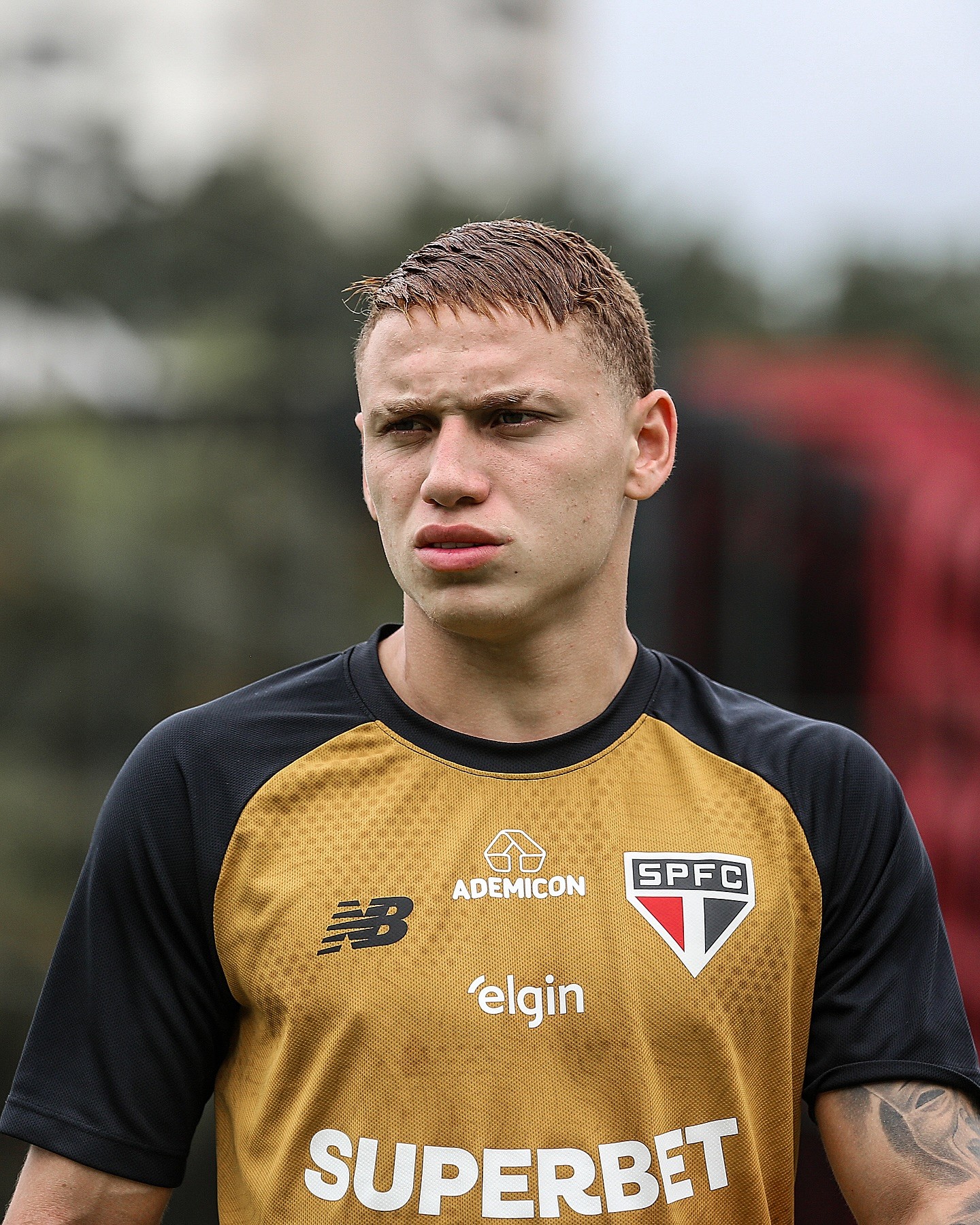 Maik é afastado e treina separado do elenco no São Paulo