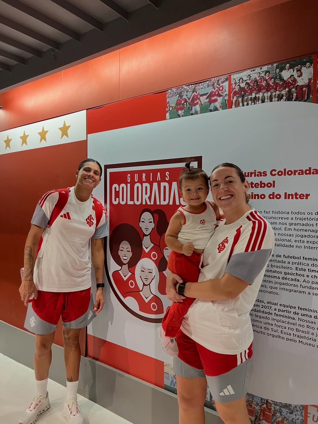 Companheiras no Inter, Sole Jaimes e Kelly querem inspirar como mães no futebol: “A gente pode”