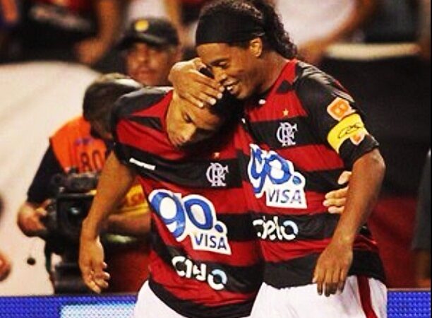 A história do ex-Flamengo que recusou festas de Ronaldinho e foi suspenso por passaporte falso