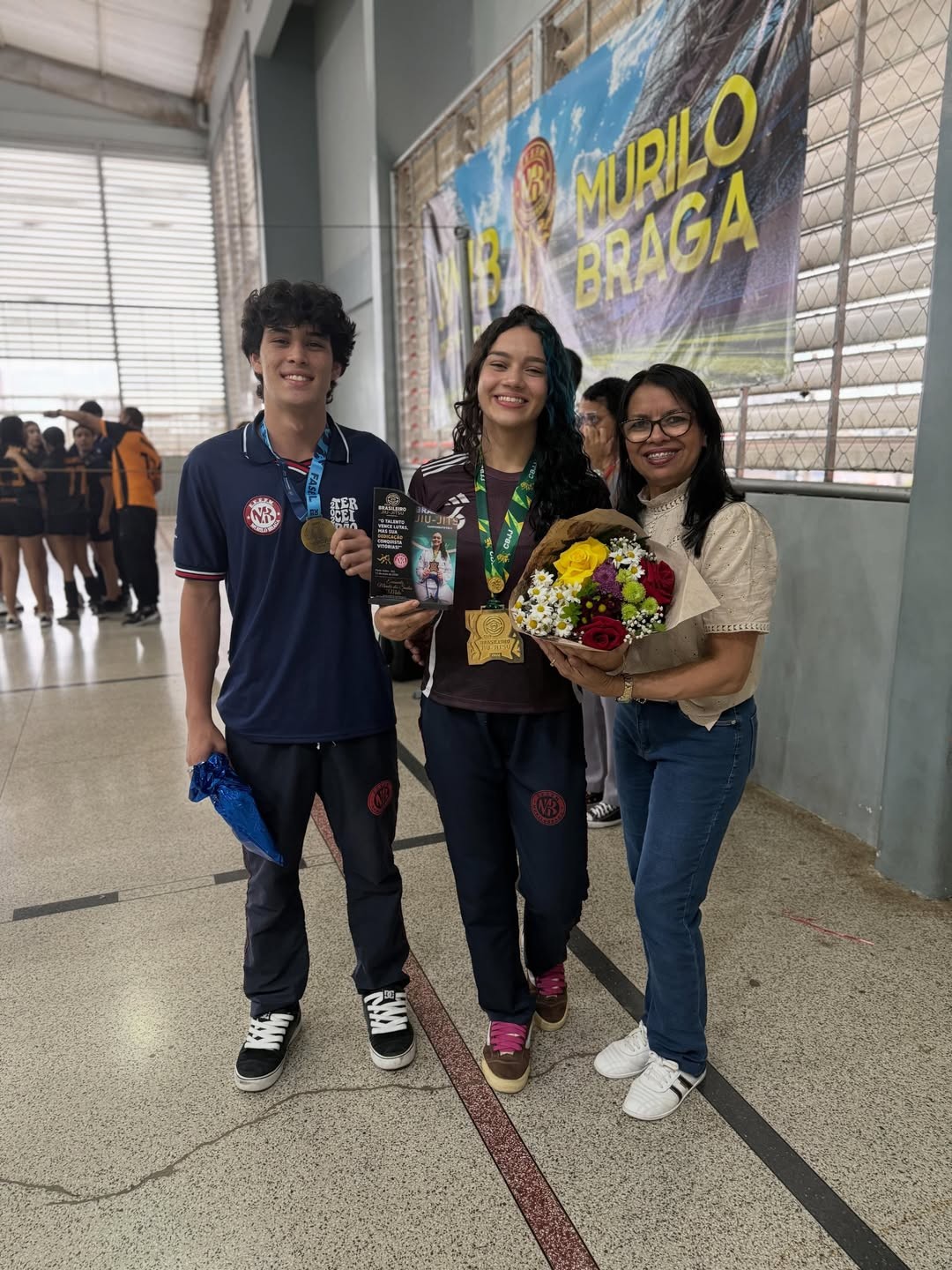 Alunos da Escola Murilo Braga transformam rotina escolar em coleção de medalhas